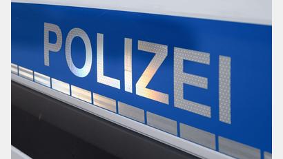 Bild: Daniel Vogl/dpa
Die Polizei findet den betrunkenen Mann in einem Schuppen. (Symbolbild)