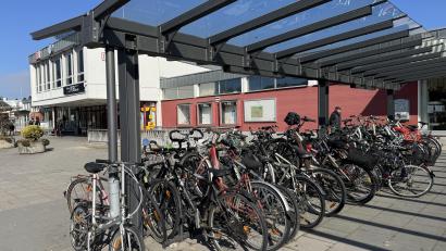 Archivbild: Heike Unger 
Immer wieder werden an dieser Stelle Fahrräder gestohlen. Im vergangenen Jahr waren es zehn, heuer bis Mitte August fünf. Eine Videoüberwachung soll es trotzdem nicht geben. Die Mitglieder des Hauptausschusses der Stadt Amberg entschieden sich mehrheitlich gegen den SPD-Antrag.