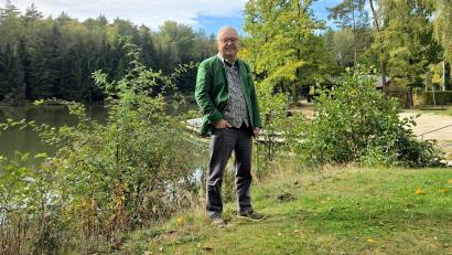 Bild: Udo Lanz
Toni Dutz ist vor allem in dem wärmeren Monaten häufig am Badesee "Kipp" anzutreffen. Das Areal zählt zu seinen Lieblingsplätzen in der Marktgemeinde Wiesau.