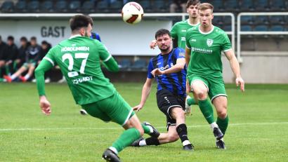 Bild: Gerhard Büttner
Torabschluss von Josef Rodler: Der Weidener Stürmer erzielte das 1:0.