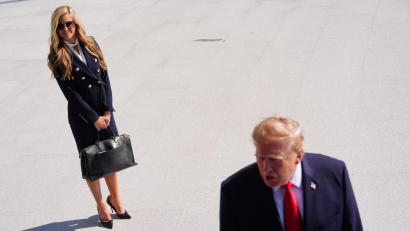 Bild: Julia Demaree Nikhinson/AP/dpa
Zacharia hatte erst vor ein paar Tagen ihre erste Pressekonferenz als Trumps Sprecherin - nun gibt sie den Posten US-Kreisen zufolge schon wieder auf.(Archivbild)