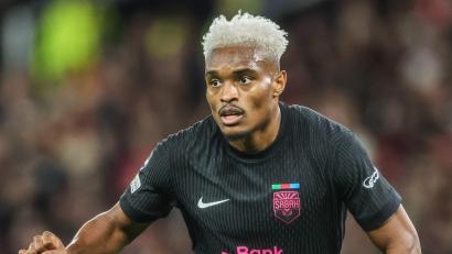 Bild: Mark Cosgrove/News Images via ZUMA Press Wire/dpa
Der deutsch-ruandische Fußballer Joy-Lance Mickels trifft in der Champions League mit Sabah FK auf Borussia Dortmund. (Archivbild)