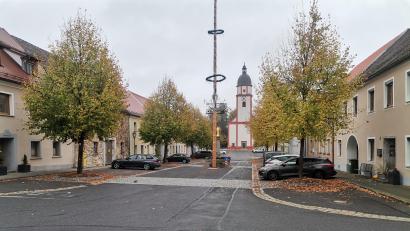 Bild: Annemarie Mösbauer
Die Marktgemeinde Winklarn meldet neun Projekte zur Programmaufstellung an die Städtebauförderung bei der Regierung der Oberpfalz. An erster Stelle steht die Bahnhofstraße und der Marktplatz.