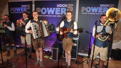Bild: Konrad Rosner
Die fünfköpfige Formation "Power Hoch 5" ließ es in Bärnau so richtig krachen.