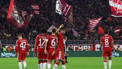 Bild: Karl-Josef Hildenbrand/dpa
Luis Díaz (Zweiter von rechts) war mit drei Toren Mann des Abends beim 6:1 des FC Bayern gegen Leipzig.