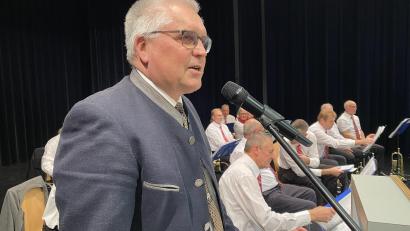 Bild: Raphael Haubelt
Richard Tischler begrüßte als Stellvertreter des Landrates die Gäste zum Seniorennachmittag in der Nordgauhalle Nabburg. Zuvor hatten das "Ehemaligen Orchester Fensterbach" die Veranstaltung musikalisch eröffnet.