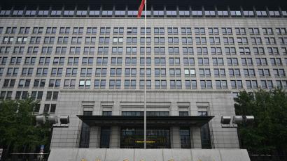 Bild: Johannes Neudecker/dpa
Chinas Handelsministerium plant neue Exportkontrollen für Schlüsseltechnologien aus den Bereichen künstliche Intelligenz, Solartechnik und Biomedizin. (Archivbild)
