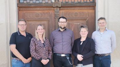 Bild: Annemarie Mösbauer
Der neue Schulverband Winklarn: Andreas Sorgenfrei, Dritte Bürgermeisterin Melanie Käsbauer, Rektor Josef-Benedikt Kugler, Erste Bürgermeisterin Sonja Meier und Zweiter Bürgermeister Christian Obermeier (von links).