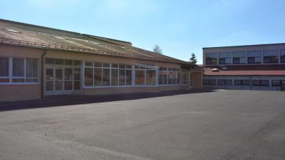 Bild: Josef Rosner
Aus der Grundschule Bad Neualbenreuth soll bis zum Herbst 2028 ein Kindercampus werden.