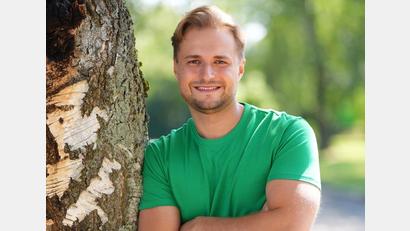 Bild: RTL/Stefan Gregorowius
Ob Bio-Ackerbauer Daniel Eibisch aus Kaibitz bei "Bauer sucht Frau" sein Liebesglück findet? Die Zuschauer erfahren es ab 9. November, wenn bei RTL die aktuelle Staffel startet.