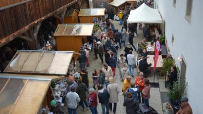 Bild: Josef Rosner
Mehr als 7000 Menschen stürmten am Kirchweihsonntag den Herbstmarkt im Schafferhof in Konnersreuth.