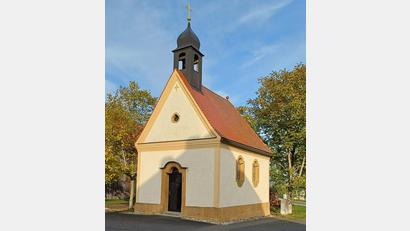 Bild: Werner Schulz
Die Ortschaft Burgstall feiert am 24. Oktober den 100. Weihetag ihrer Dorfkapelle St. Martin. Kriegsheimkehrer hatten das Kirchlein errichtet.