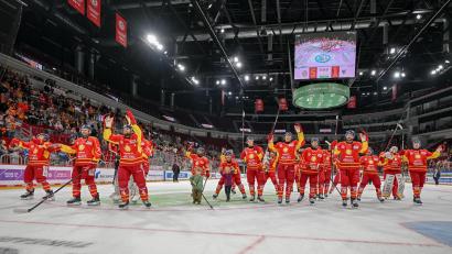 Bild: Birgit Haefner
Die Düsseldorfer EG ist in der DEL2 momentan das Maß aller Dinge. Beim Auswärtsspiel in Bietigheim mussten die Rheinländer allerdings einen historischen Treffer hinnehmen.