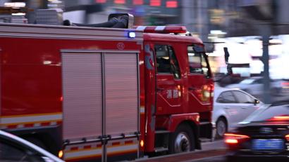 Bild: Johannes Neudecker/dpa
In der Provinz Fujian rückte die Feuerwehr aus, um ein Kind von einem Balkon zu retten. (Symbolbild)
