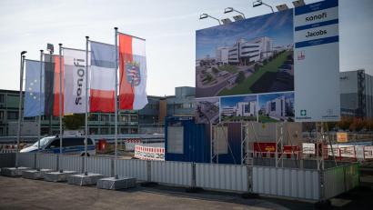 Bild: Hannes P. Albert/dpa
In Frankfurt entsteht eine neue Insulinfabrik, die eine der größten in Europa werden soll.