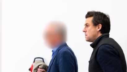 Bild: Michael Matthey/dpa
Der frühere Bundestagsabgeordnete Ebbing (links) war im März in Braunschweig verurteilt worden. (Archivbild)