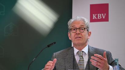 Bild: Markus Lenhardt/dpa
Nur bei zusätzlichem Geld für die ambulante Versorgung wird es nach Aussage von KBV-Chef Andreas Gassen mehr Termine geben können. (Archivbild)