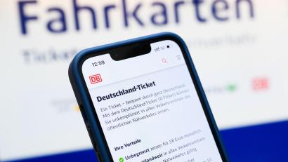 Bild: Julian Stratenschulte/dpa
Kommt bald die kleine Schwester des Deutschlandtickets? (lllustration)