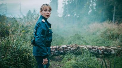 Bild: Victoria Herbig/ARD Degeto Film/ORF/Mona Film/dpa
Als Amelies Leiche in einem Moor gefunden wird, entwickelt sich eine komplexe Mordermittlung. (Handout)