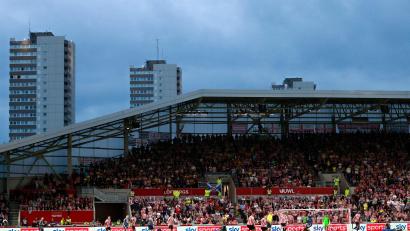 Bild: Ian Walton/AP/dpa
Ein Vorfall rund um das Brentford-Spiel wird untersucht. (Archivbild)