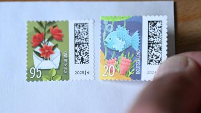 Bild: Bernd Weißbrod/dpa
Die alte 95-Cent-Briefmarke bleibt auch nächstes Jahr noch gültig, aber dann sollte man eine 20-Cent-Extrabriefmarke hinzufügen.