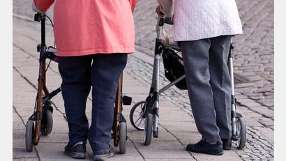 Bild: Jens Büttner/dpa
Soziale Aktivitäten sind auch in hohem Alter sehr wichtig. (Symbolbild)