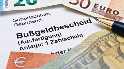 Symbolbild: VON RUEDEN/Stockfotos-MG - stock.adobe.com/obs/Archivbild
Wenn Schüler trotz Schulpflicht wiederholt nicht im Unterricht erscheinen, droht ihnen oder ihren Eltern ein Bußgeld. Das sei aber in vielen Fällen nicht zielführend, sagt Dr. Christian Rexroth, Ärztlicher Direktor der Medbo-Klinik für Kinder- und Jugendpsychiatrie, Psychosomatik und Psychotherapie in Amberg, Cham und Weiden.
