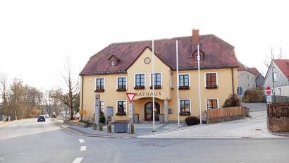 Bild: Oswald Zintl
Das Waldershofer Rathaus wird zur Zentrale bei einem flächendeckenden Strom-Blackout oder anderer Katastrophen.