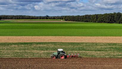 Symbolbild: Armin Weigel/dpa
Damit der Landwirtschaft die Fläche nicht ausgeht: Der Planungsverband will Flächen exklusiv sichern.