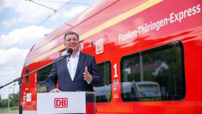 Bild: Pia Bayer/dpa
Bayerns Verkehrsminister Christian Bernreiter ist aktuell der Vorsitzende der Verkehrsministerkonferenz von Bund und Ländern. (Archivbild)