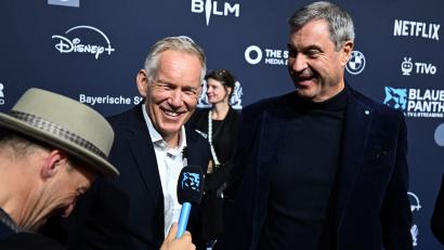 Bild: Felix Hörhager/dpa
Kerner und Söder kamen gemeinsam zur Preisverleihung.