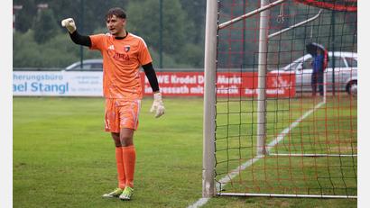 Bild: Dieter Jäschke
Der Trabitzer Torwart Paul Fischer will im Auswärtsspiel beim SV Kulmain seinen Kasten sauber halten und einen Sieg bejubeln.