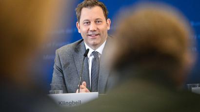 Bild: Britta Pedersen/dpa
Klingbeil hat schlechte Nachrichten für die Union.