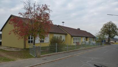 Bild: Siegfried Bock
Von außen sieht der alte Kindergarten St. Martin ja noch gut aus, aber die Schäden und Mängel im Innern sind enorm. Anfang November beginnt der Abriss des Gebäudetrakts.