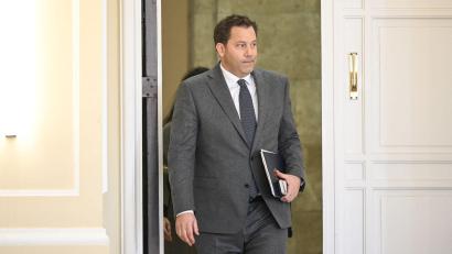 Bild: Britta Pedersen/dpa
Söders Vorschlag stößt bei Klingbeil nicht auf Begeisterung.