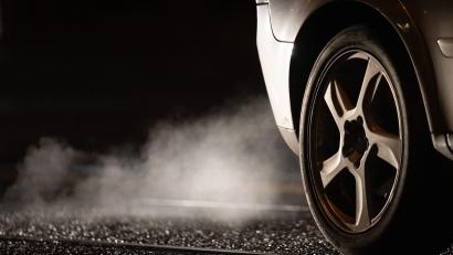 Bild: Sebastian Kahnert/dpa
Ursprünglich war beschlossen worden: Neuwagen in der EU ab 2035 sollen im Betrieb kein klimaschädliches Kohlenstoffdioxid (CO2) mehr ausstoßen dürfen. Das soll sich ändern. (Symbolbild)