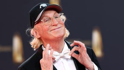 Bild: Rolf Vennenbernd/dpa
„Sie hat mir gesagt, wo es lang geht“: Otto Waalkes ist beeindruckt von der Sängerin Paula Carolina. (Archivbild)