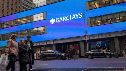 Bild: Yuki Iwamura/AP/dpa
Die britische Großbank Barclays baut nach Investitionen in KI-Technologie 5000 Stellen ab.