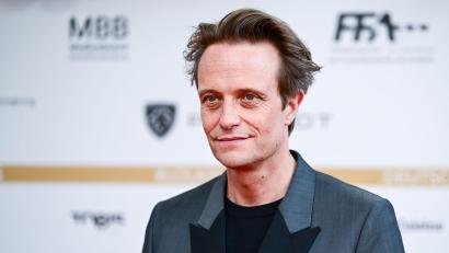 Bild: Sebastian Christoph Gollnow/dpa
Diehl soll die Auszeichnung persönlich entgegennehmen. (Archivbild)