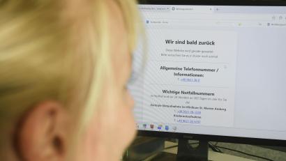 Bild: Gabi Schönberger
Wegen einer gravierenden Sicherheitslücke mussten Kliniken und Behörden in der Oberpfalz ihre Webseiten vorsorglich abschalten. Auch das Klinikum St. Marien in Amberg war betroffen.