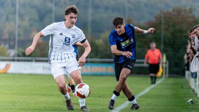 Bild: Hannah Dirscherl
Nico Braunschläger (rechts/Szene aus einem früheren Spiel) traf zwei Mal für die SpVgg SV Weiden II beim 4:2 in Hahnbach.