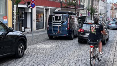 Archivbild: Stephan Huber
Wie nah kommen Autofahrer Radlern, wenn sie an ihnen vorbeifahren? Schüler des Gregor-Mendel-Gymnasiums wollten das genau wissen.