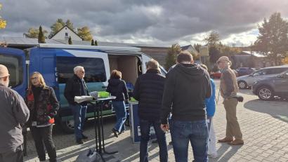 Bild: Eva Kreuzer
Bei Redaktion on Tour in Oberviechtach nutzen viele Leser die Chance, mit Mitarbeitenden von Oberpfalz-Medien ins Gespräch zu kommen und sich auszutauschen.