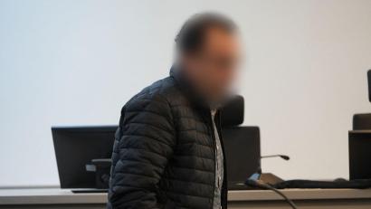 Bild: Felix Kirberg/dpa
Wegen Mordes an seiner ehemaligen Ehefrau auf offener Straße wurde ein 50-Jähriger zu lebenslanger Haft verurteilt. (Archivbild)