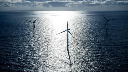 Bild: Sina Schuldt/dpa
Der Ausbau von Windparks auf See stockt.