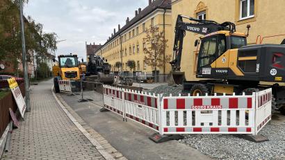 Bild: Ilias-Maurice Ziergiebel
In der Behaimstraße stehen mehrere Bagger und Absperrungen, da dort Kanalarbeiten erledigt werden. Dies führt laut einem Anwohner zu einer "katastrophalen Parksituation".