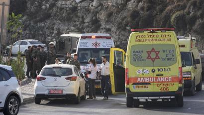 Bild: Mahmoud Illean/AP/dpa
Nach einem Angriff im Westjordanland bereitet Israel eine mögliche Abriegelung des Palästinensergebietes vor.