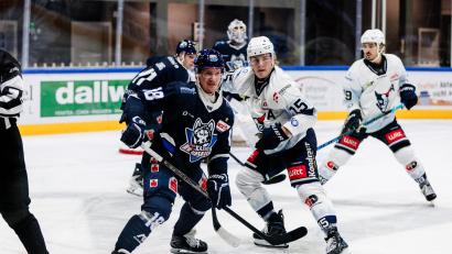 Bild: Jan-Malte Diekmann
Szenen aus der Partie der Blue Devils Weiden gegen die Kassel Huskies. Die Weidener gewannen auswärts gegen den Favoriten furios mit 5:1.