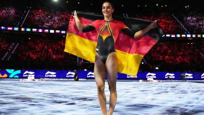 Bild: Francisco Seco/AP/dpa
Jubel über WM-Silber: Helen Kevric.