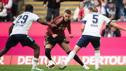 Bild: Marius Becker/dpa
Köln Said El Mala (m) in der Partie gegen Schalke.